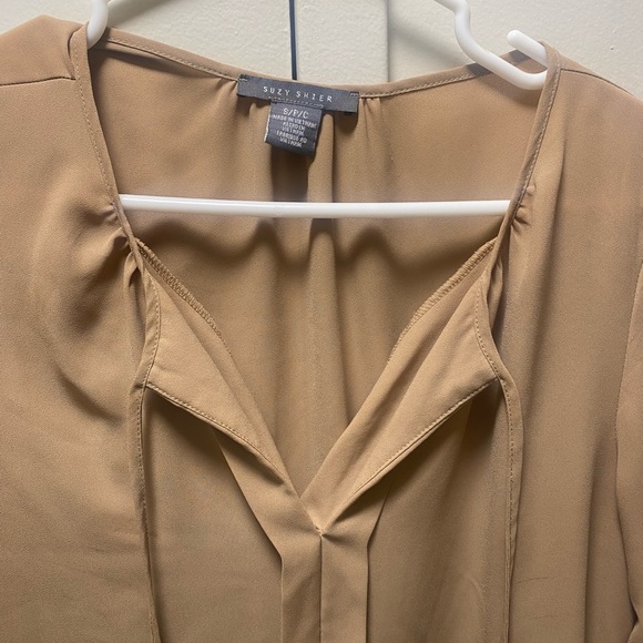 Used like new. Women top. Small - Picture 3 of 3